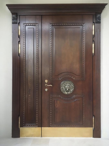 С отбойником и львом