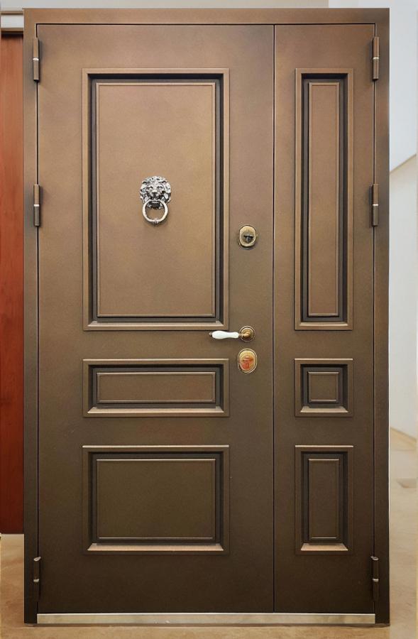 Металлобагетная дверь с кнокером Металлобагетная дверь с кнокером