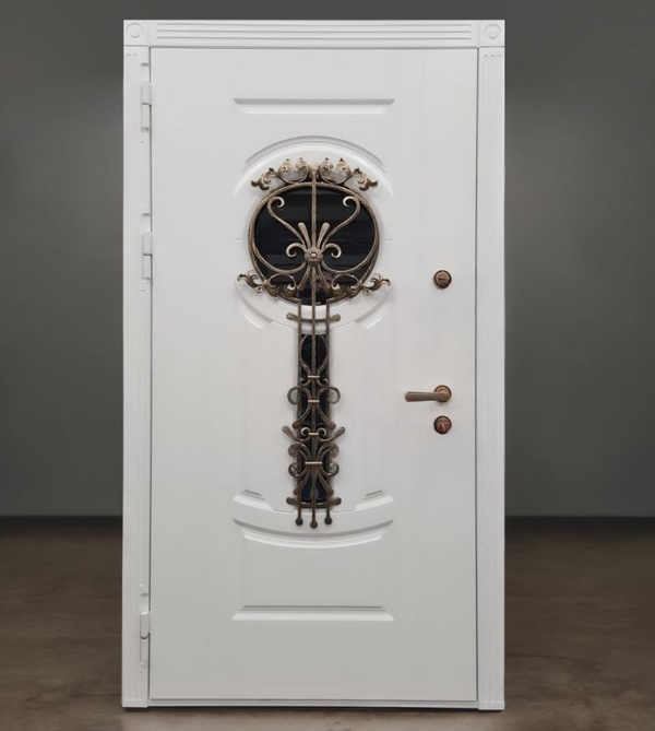 Белая дверь МДФ с ковкой Белая дверь МДФ с ковкой
