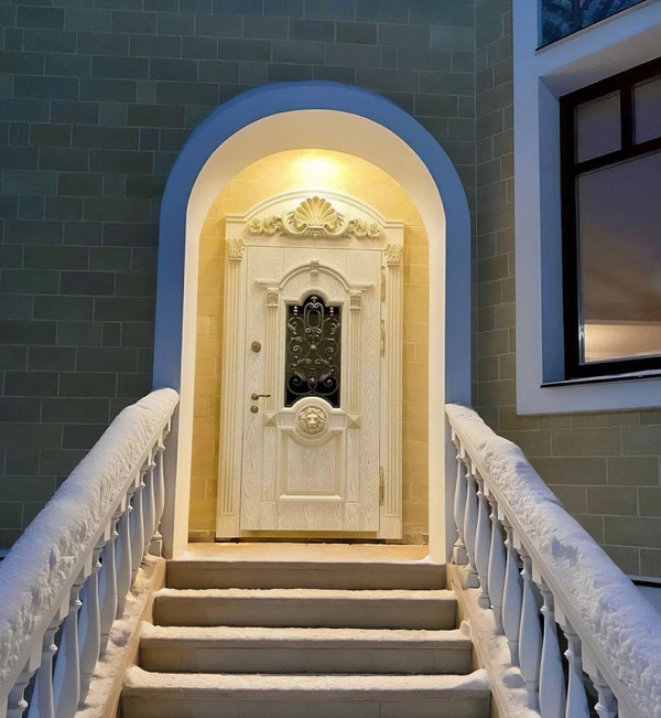 Термодверь с патиной и резьбой Термодверь с патиной и резьбой