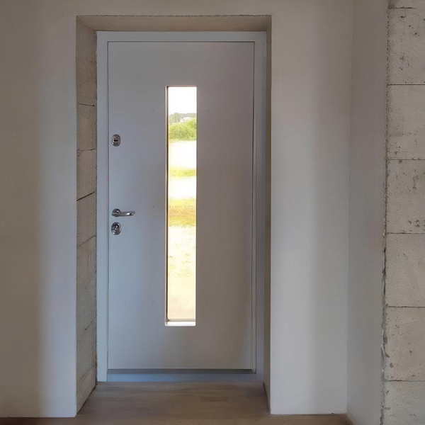 Дверь с узким стеклом Дверь с узким стеклом