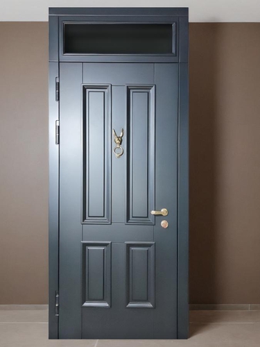 С фрамугой и кнокером