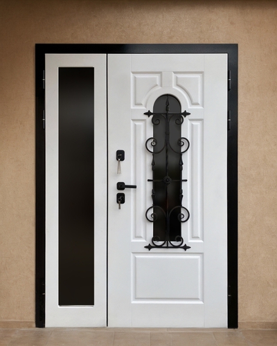 Белая с остеклением