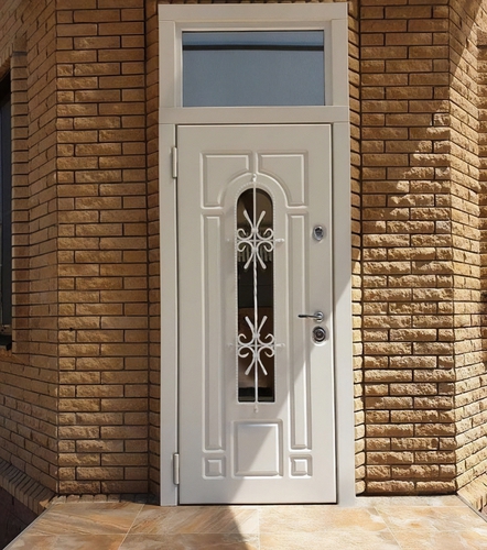 Белая с фрамугой