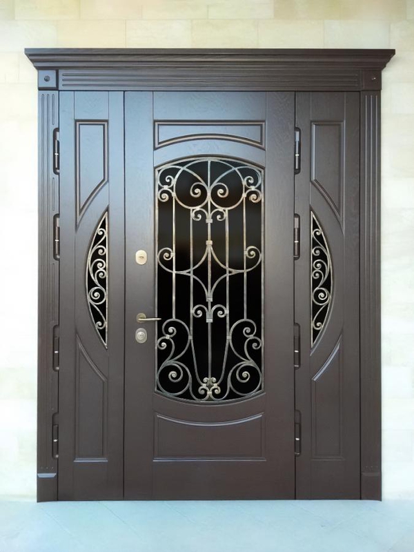 Парадная дверь с ковкой Парадная дверь с ковкой