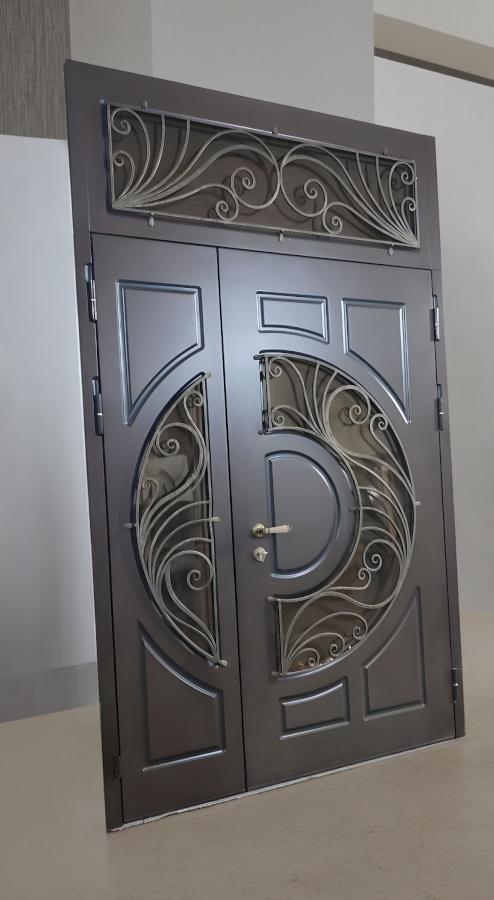 С коваными решетками С коваными решетками