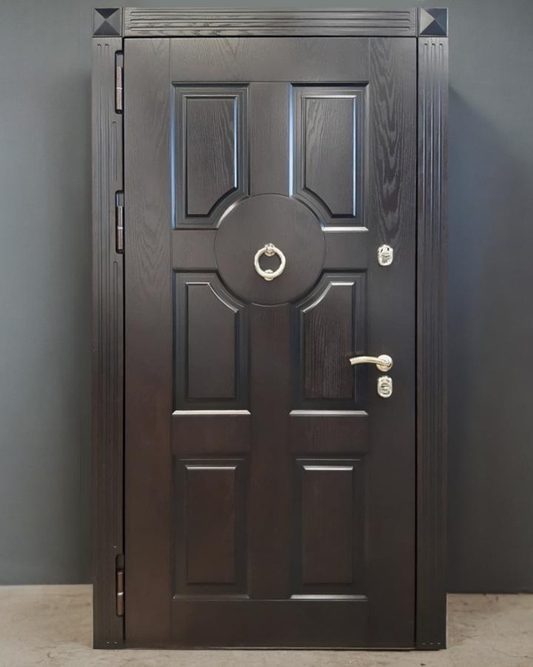 Дверь шпон с кнокером Дверь шпон с кнокером