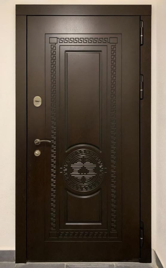Квартирная дверь с фрезеровкой Квартирная дверь с фрезеровкой