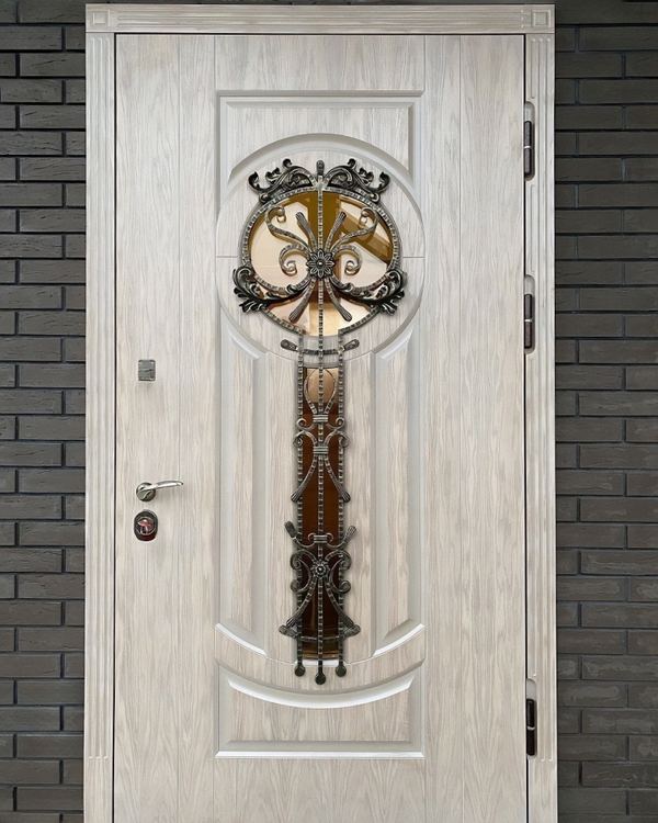 Теплая дверь с ковкой Теплая дверь с ковкой