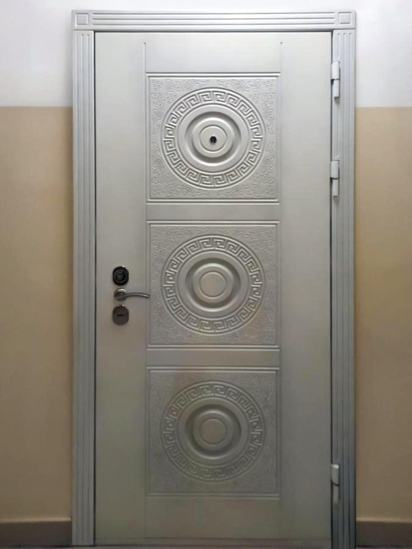 Квартирная дверь с МДФ Квартирная дверь с МДФ