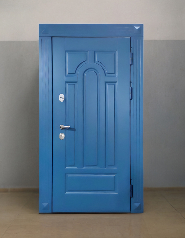 Синяя дверь с отделкой МДФ окрас по RAL Синяя дверь с отделкой МДФ окрас по RAL