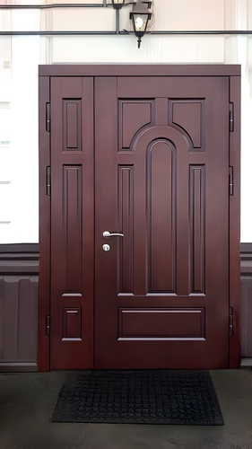 Полуторная уличная дверь