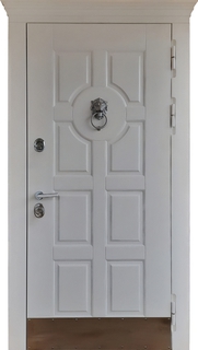 Входная термодверь с белым МДФ RAL, отбойником, карнизом и кнокером «лев» Входная термодверь с белым МДФ RAL, отбойником, карнизом и кнокером «лев»