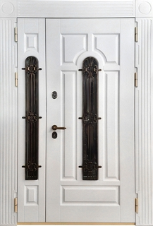 Утепленная полуторная термодверь со стеклом и ковкой (белые плиты МДФ RAL)